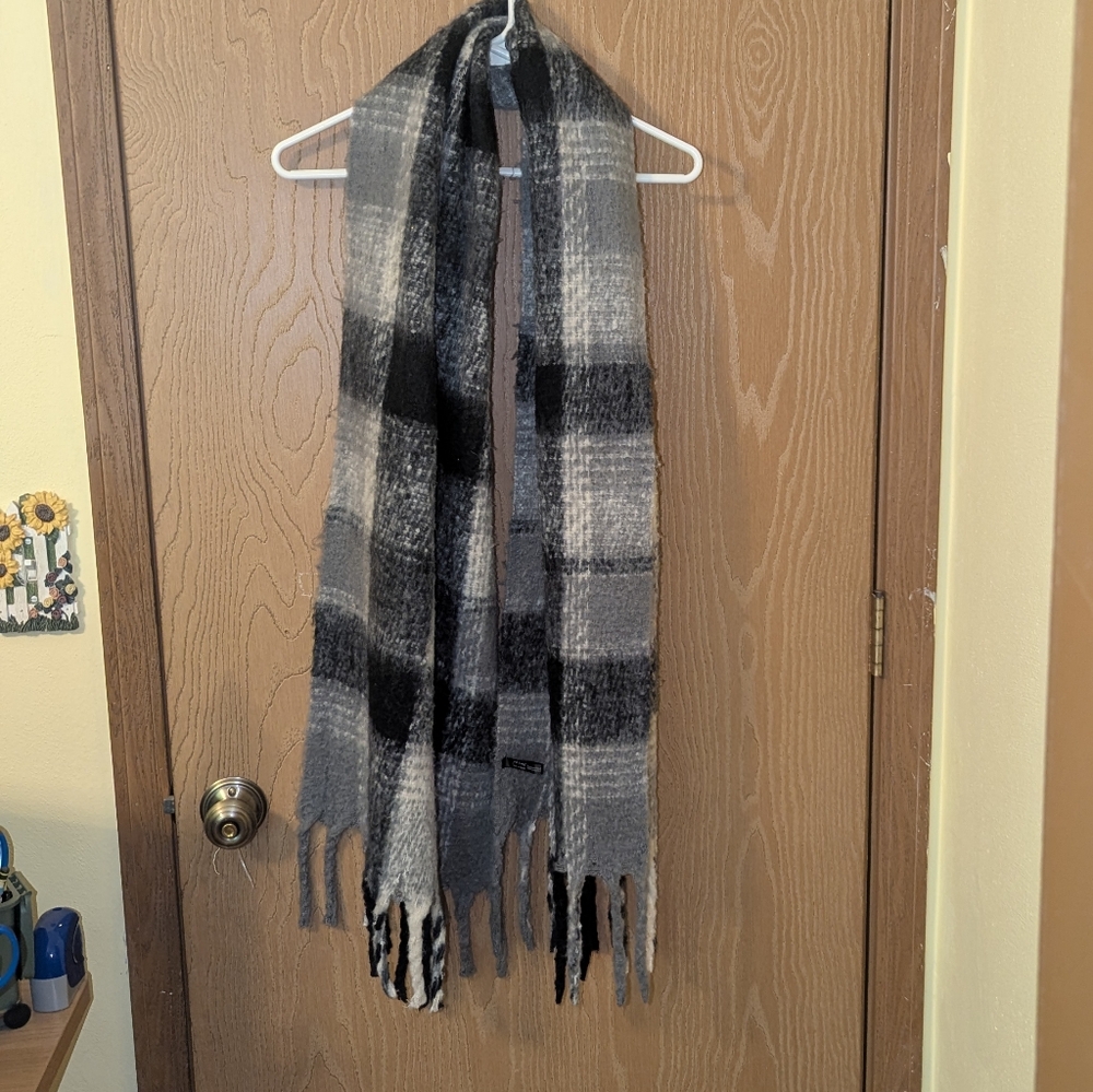 Jack & Missy Gray, Black, & White Blanket Scarf